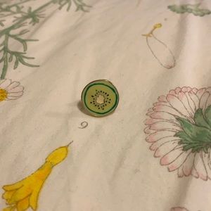 Kiwi pin